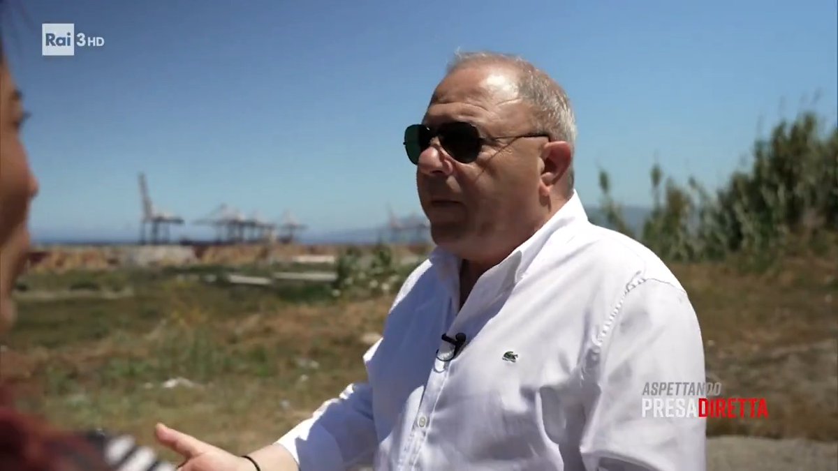 #MicheleAlbanese aveva 63 anni, viveva sotto scorta dal 2014, è stato uno dei giornalisti più esperti di Ndrangheta. Noi di #PresaDiretta lo vogliamo ricordare riproponendo le sue parole e il suo appello a continuare a parlare di mafia, per difendere il futuro della democrazia.