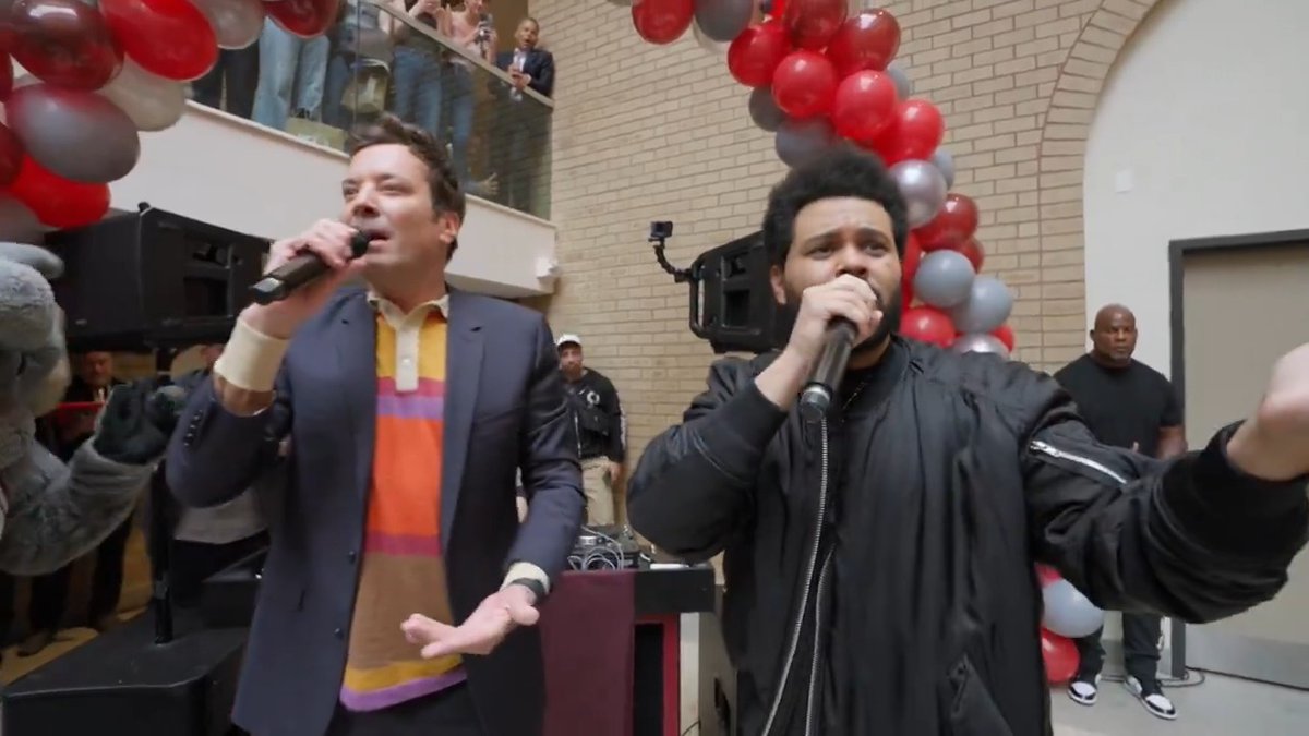 .The Weeknd &amp; Jimmy crash a college graduation party at Fordham University for a surprise performance of “Blinding Lights” and “Can’t Feel My Face”! #FallonFlashback