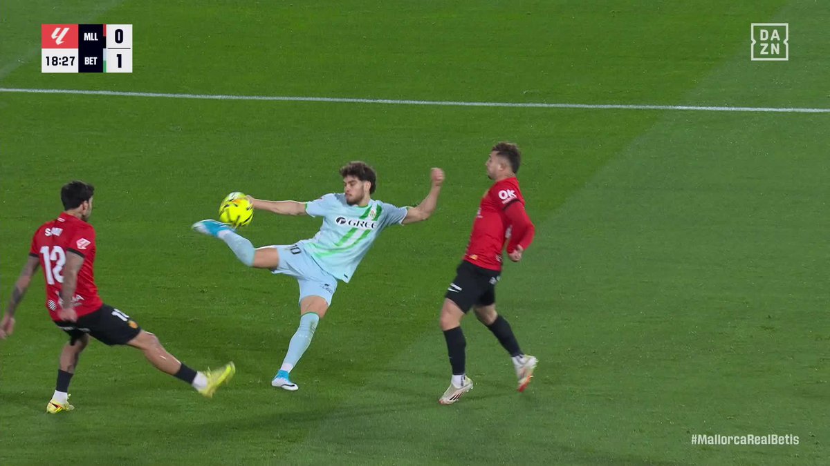 Siempre que juega es para dejar su sello 🐐 El golazo de Abde para abrir la victoria del Real Betis en Mallorca #LALIGAenDAZN ⚽️