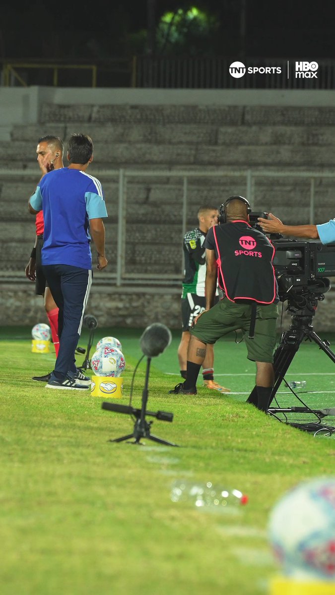 👀⚽🔵🔴 Así lo vivió el DT Paqui Meneghini reclamó a los jueces el motivo por el cual, finalmente, se anuló el gol de Charles Aránguiz ante Palestino, donde #LaU terminó igualando sin goles en La Cisterna. Disfruta lo mejor del fútbol chileno. Suscríbete a #TNTSportsenHBOMax 📲💻 Link en la BIO 📍