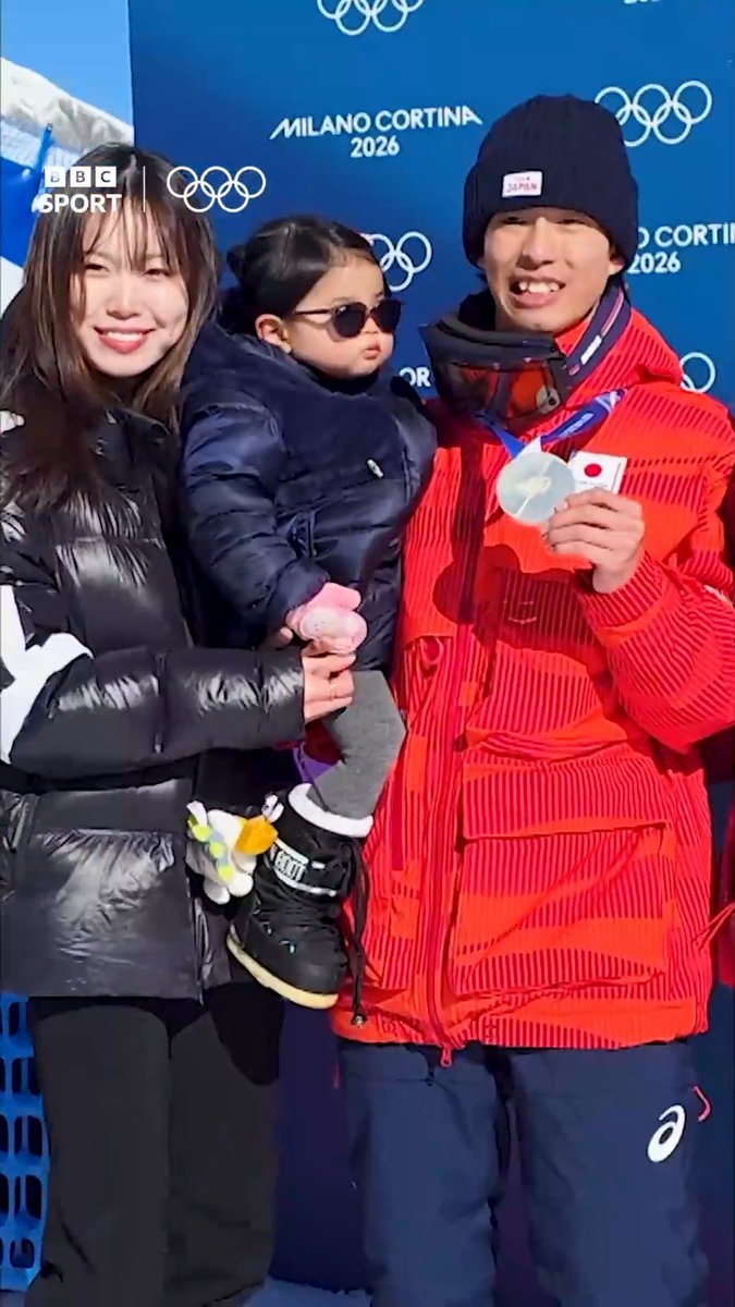 Family celebrations 🥹 A sweet moment after the men's moguls as all three medallists celebrated with their kids! #MilanoCortina2026 #WinterOlympics