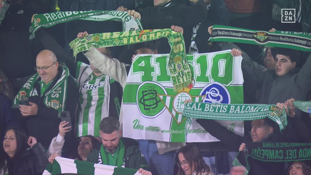 SE LES ESCUCHA EN TODA MALLORCA 😳😳😳😳 Lo de la afición del Real Betis celebrando la victoria de los suyos en Mallorca es una locura #LALIGAenDAZN ⚽️