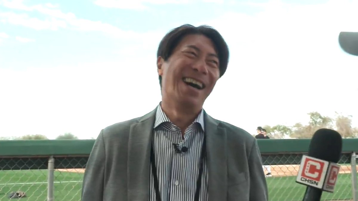 高津臣吾、村上宗隆について現地メディア ・メジャーで村上は何本ぐらい本塁打を打てると思う？ 高津『55本！』 ↓ インタビュアー 「55本！ 本当に!?」 ↓ 高津『ウソウソ、でも打てないイメージはない。55本も全然いけると思うよ』 🎥White Sox on CHSN #村上宗隆