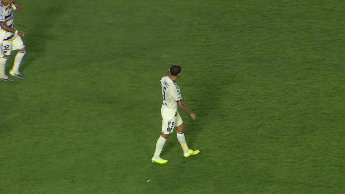 ❌Hasta aquí llegó Leandro #Paredes, minuto 83', ese tobillo derecho dijo basta. ⚠️Alerta para lo que viene, que es Racing en #LaBombonera el viernes....