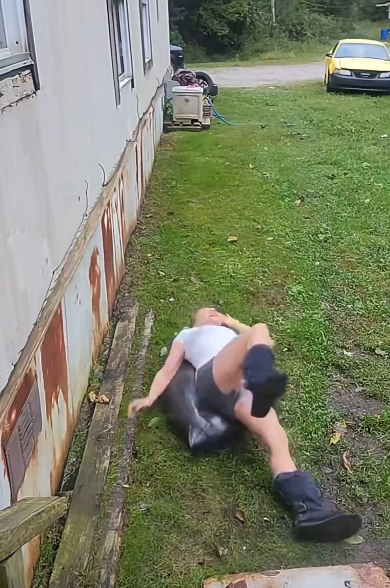 That "influencer life" just isn't for everyone ๐๏ธ๐คจ #trash #women #fail #nope #FAFO