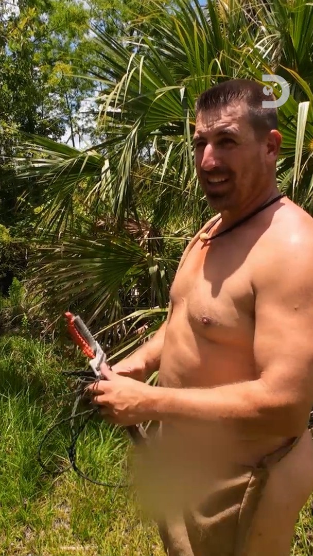Got two new friends to meet! 🔥🌿 A new season of #NakedandAfraid starts NOW on Discovery.