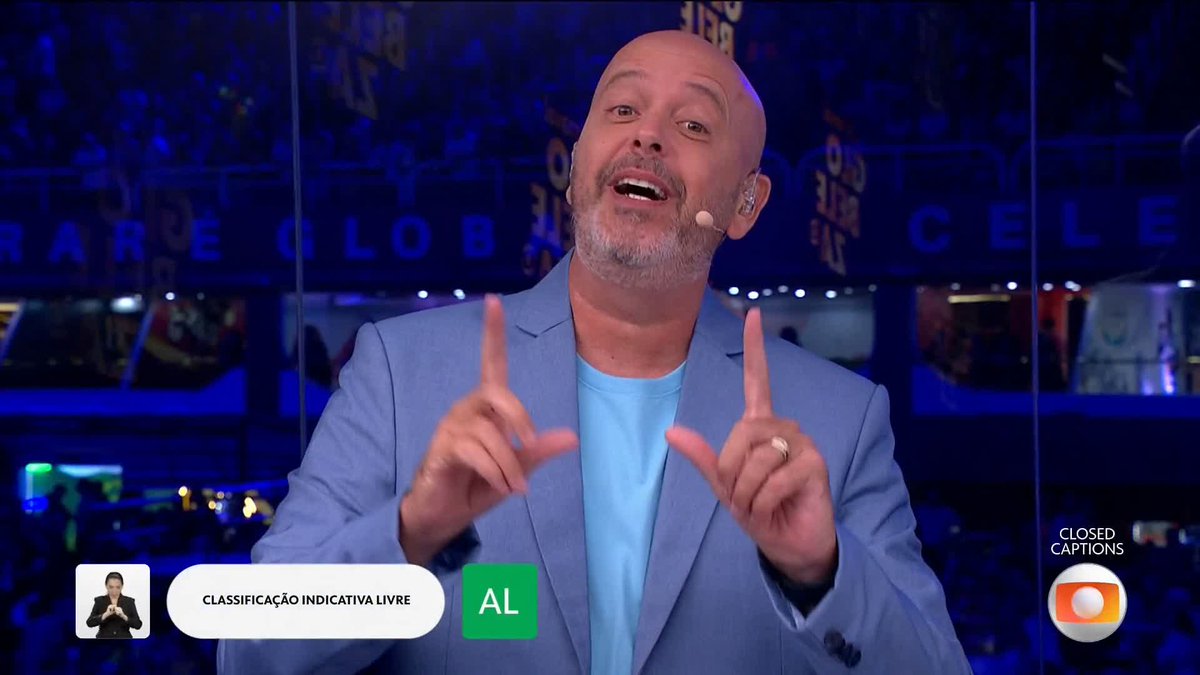 AGORA: #Globeleza no Rio de Janeiro está sendo exibida direto de um dos camarotes, diferente de São Paulo, que foi no estúdio. Notas?