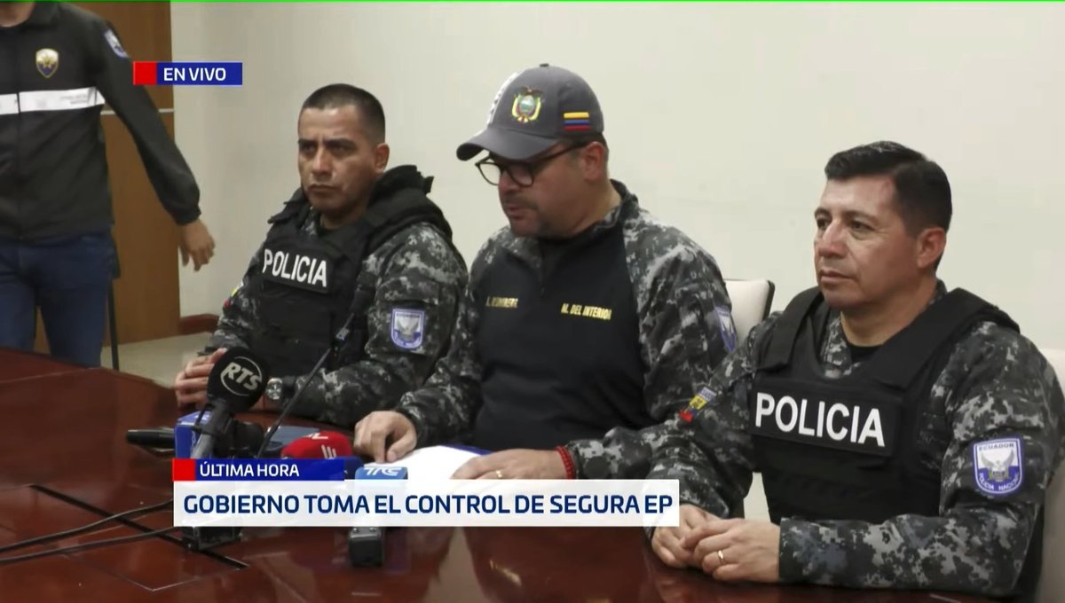 ๐จ #ATENCIรN | El Gobierno Nacional toma el control de Segura EP. El ministro del Interior, Jhon Reimberg, anunciรณ que los recursos logรญsticos y de monitoreo de la empresa municipal Segura EP pasan a manos del Ministerio del Interior y la Policรญa Nacional. "No es una decisiรณn polรญtica, es de seguridad", afirmรณ el funcionario. Esta intervenciรณn ocurre en respuesta a la ola de incendios que afecta a la ciudad. Mรกs noticias en