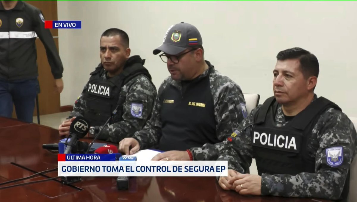 ๐จ #ATENCIรN | El Gobierno Nacional toma el control de Segura EP. El ministro del Interior, Jhon Reimberg, anunciรณ que los recursos logรญsticos y de monitoreo de la empresa municipal Segura EP pasan a manos del Ministerio del Interior y la Policรญa Nacional. "No es una decisiรณn polรญtica, es de seguridad", afirmรณ el funcionario. Esta intervenciรณn ocurre en respuesta a la ola de incendios que afecta a la ciudad. Mรกs noticias en