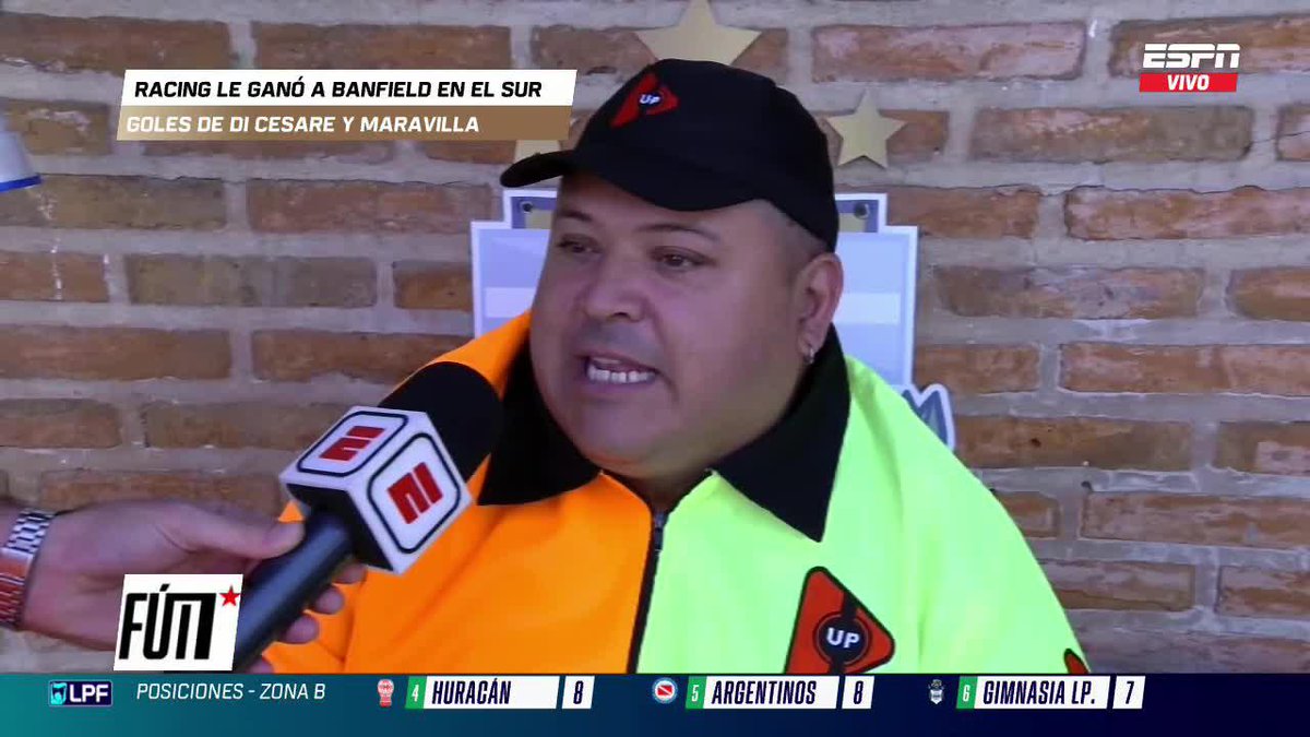 "LA ÚNICA FOTO QUE QUERÍA. SIGNIFICA TODO... LO AMO". Este seguridad se sacó una foto con MARAVILLA MARTÍNEZ en el Lencho Sola y se emocionó hasta las lágrimas. Lo que genera el Fútbol... 🩵🤍