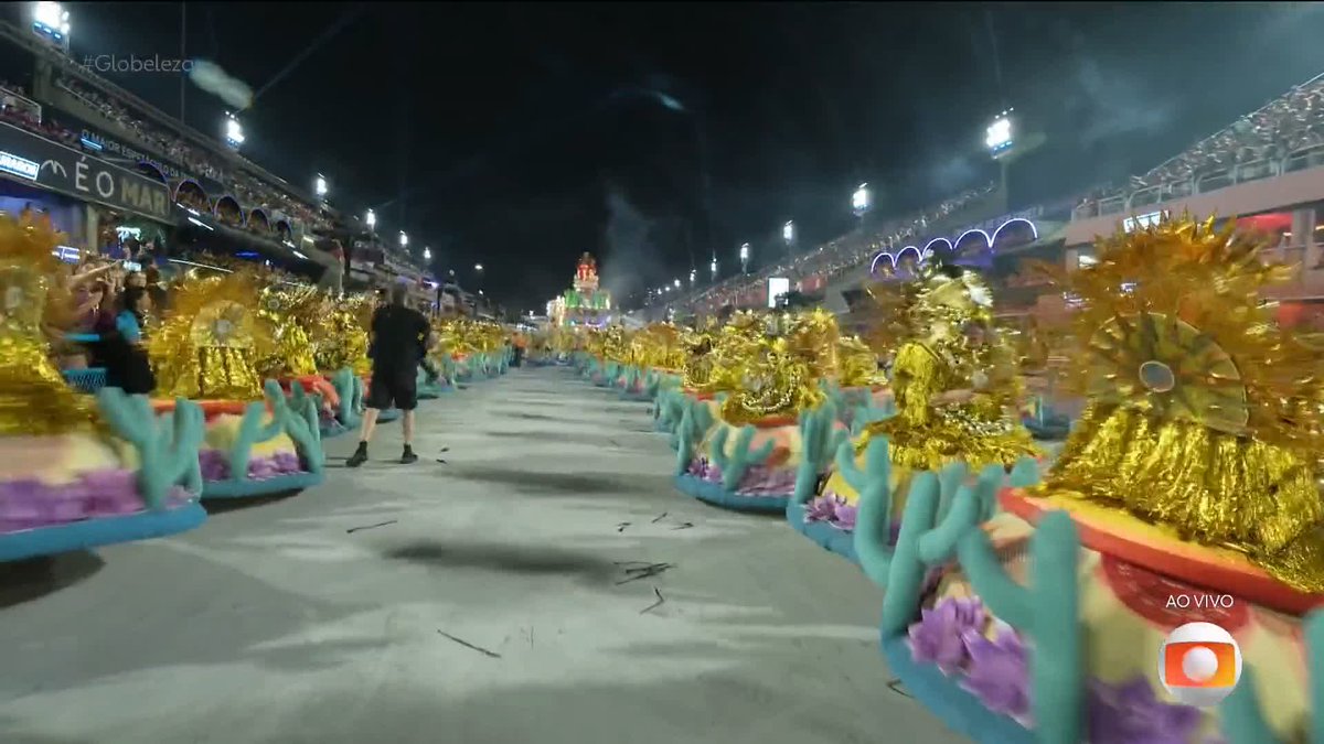 homenagem pra quem salvou o brasil de um fdp genocida se reeleger novamente, nordeste vocês merecem pra karalho #globeleza #academicosdeniteroi