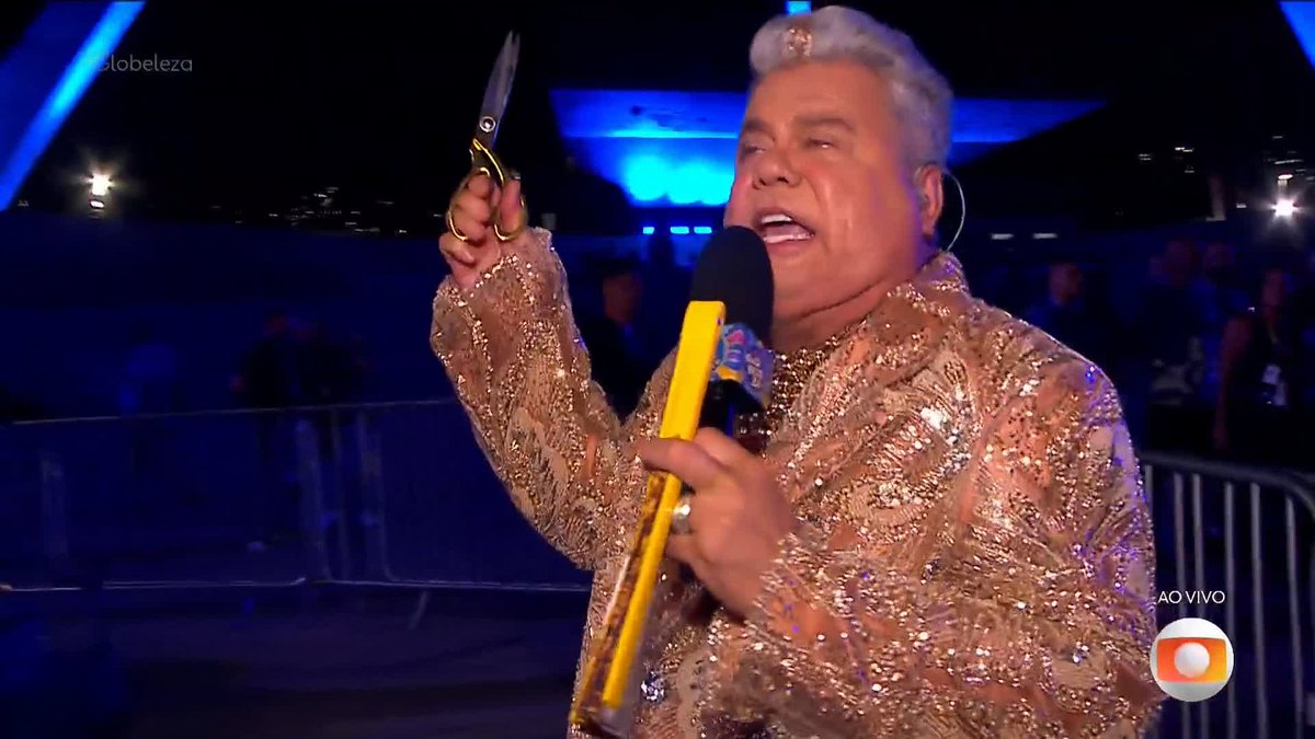 "BOTARAM UM LAÇO SUPER BICHA, EU SOU HETERO!! EU SOU HETERO!!!! UUUUIIIII!!!!!!! INAUGUROU VIVA!!!!!!!!COMEÇOU O BABADO FORTÍSSIMO!!!!!!!" (Milton Cunha) 🗣️🗣️🗣️🗣️ #Globeleza