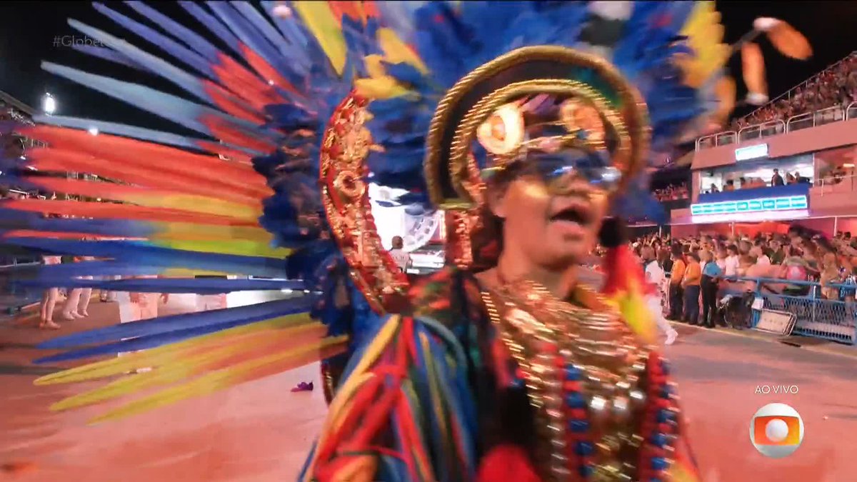 O tripé do Secos e Molhados na Imperatriz representando a capa do disco de 1973, um dos mais importantes da MPB. #Globeleza