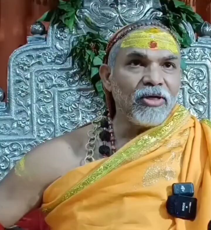 शंकराचार्य जी तो मुख्यमंत्री योगी आदित्यनाथ की पोल खूब तबीयत से खोल रहे हैं और शास्त्रों के आधार पर खोल रहे हैं।