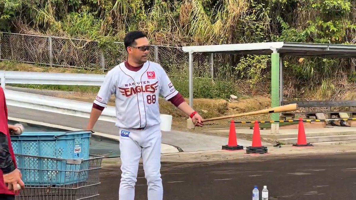 💥三木ママノック💥 #三木肇 監督による 右に左に選手を揺さぶる的確なノック😏 #タイヤはフジスプリングキャンプ2026 #RakutenEagles #強鷲革新