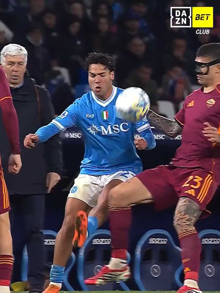 Antonio Vergara ๐ซ๐ฎ๐น Il sombrero in #NapoliRoma ๐ฅ #Vergara #SerieAEnilive #DAZN #DAZNBetClub