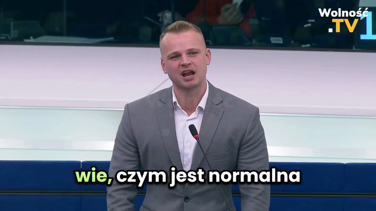 🔴 Dzielny Słowak zamknął usta unijnym eurokratom 👏 "Atakujecie Słowację, ponieważ naród słowacki doskonale wie, czym jest normalna rodzina - że to mąż, żona i dzieci, a nie wasze liberalne hybrydy. Atakujecie nas, ponieważ w przeciwieństwie do was wiemy, że istnieją tylko dwie płcie. Naród słowacki nie da się zalewać imigrantami z Azji i Afryki, tak jak wszyscy tutaj nam to wciskacie. Nie zgadzam się, abyście wy, na czele z von der Leyen - banda popierająca korupcję, którą widzimy przy zakupach szczepionek przez von der Leyen - mówili Republice Słowackiej, że jest skorumpowana!" Milan Mazurek