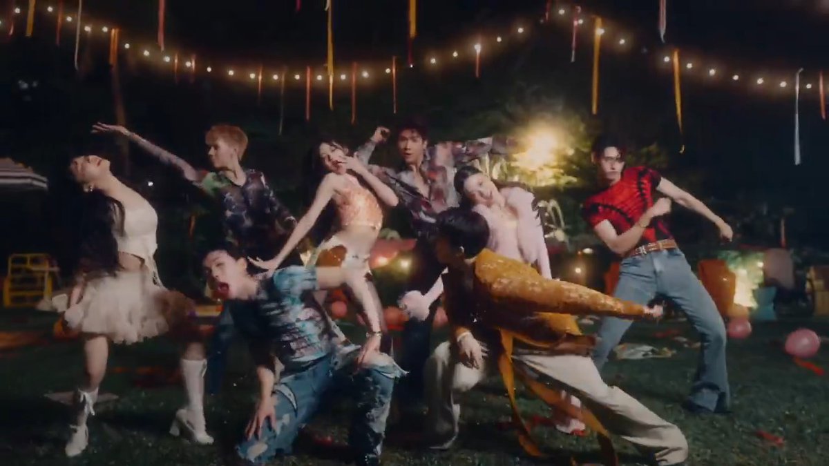 ขออีกอัน "na na na na na" คอลแลปแบบใดยังไม่เคยได้โชว์ออกงานด้วยกันเลย