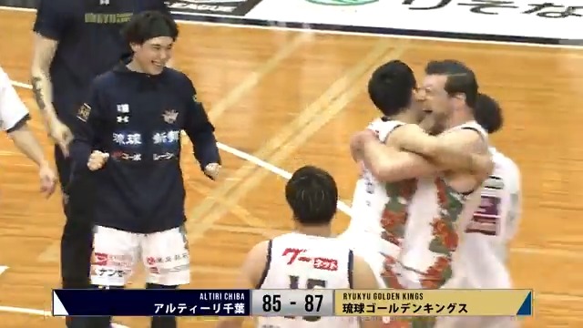 4Q残り2分からの大激戦💥💥 試合を決めたのはやはりこの男 ミスターキングス #岸本隆一👑👑 #アルティーリ千葉 🆚 #琉球ゴールデンキングス 🏀りそなグループ #Bリーグ🏀 B1第23節|GAME1 見逃し視聴はこちら👇 #バスケットLIVE 配信中📡 B.LEAGUE(Bリーグ) 琉球ゴールデンキングス公式