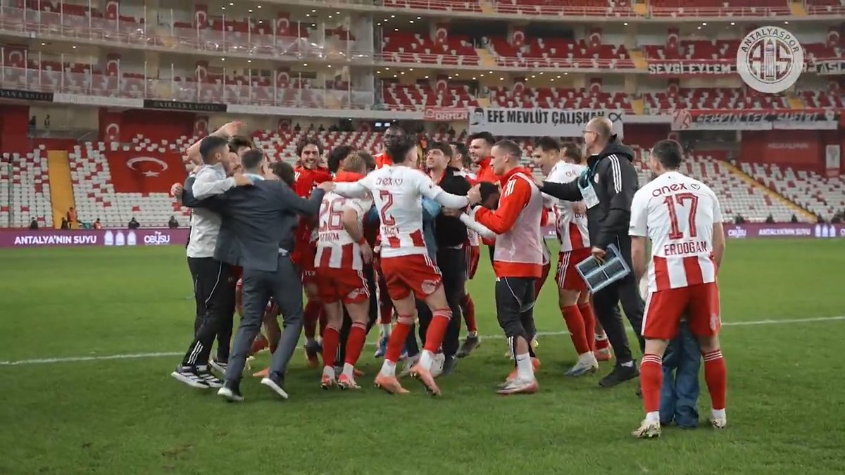 🫶 Biz kenetlendikçe güçlenen, güçlendikçe büyüyen kocaman bir aileyiz! 🎞️ Samsunspor galibiyetimizin hikayesi şimdi Antalyaspor YouTube kanalında 👉