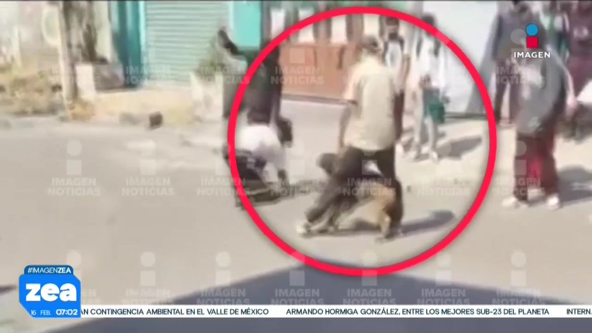 Salen a la luz nuevos videos sobre el caso de #Jeremy, quien fue apuñalado durante una pelea fuera de una secundaria en #Tláhuac. De acuerdo con padres de familia y estudiantes, las peleas eran permitidas por las autoridades. Ariel Rodriguez #LoDijoZea #NoticiasImagen Francisco Zea