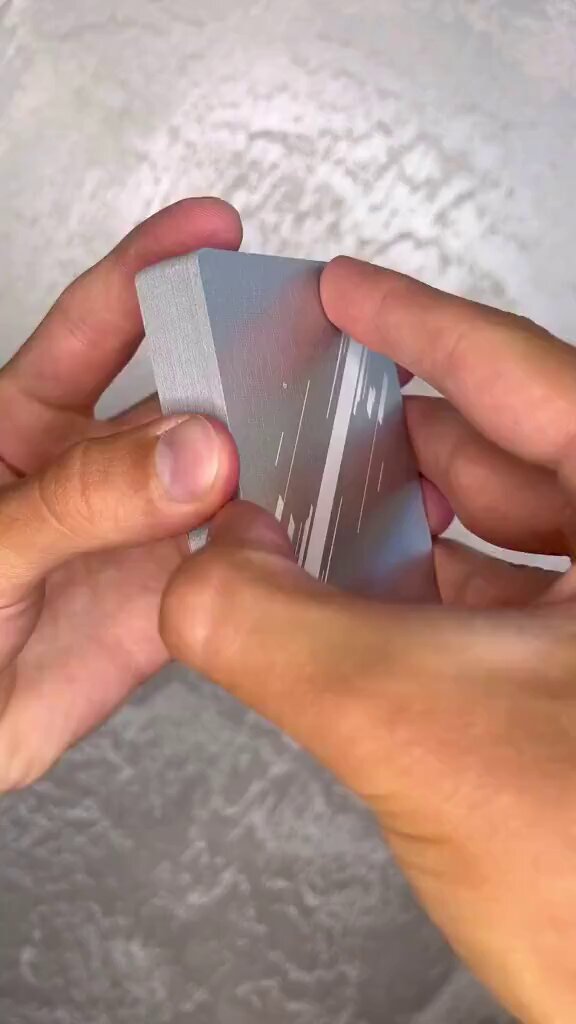 En el futuro, tu crupier humanoide de blackjack barajará las cartas así.