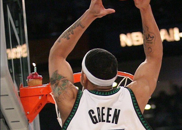 18 years ago today, Gerald Green’s (underappreciated?) cupcake dunk. He was given a 46!