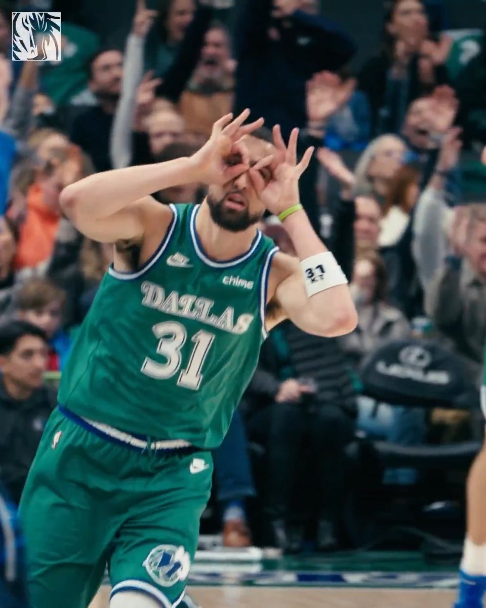 When you wake up and remember it’s a👌day weekend. klay thompson // #MFFL