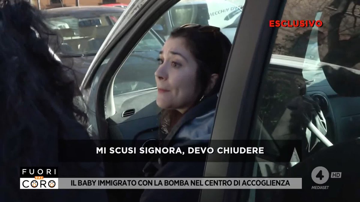 Nel centro di accoglienza di Bologna in cui era ospitato, un 15enne egiziano nascondeva una bomba artigianale formata da 26 candelotti legati tra loro con il nastro.