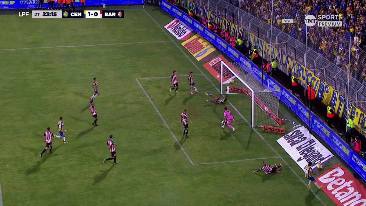 Este chico desde que confirmaron su venta directamente juega mal, y por lo visto de ayer, no vendría nada mal que juegue J. Fernández con Copetti de 9 Después si te empatan el partido es culpa de Almirón cuando Veliz se erra goles hechos.
