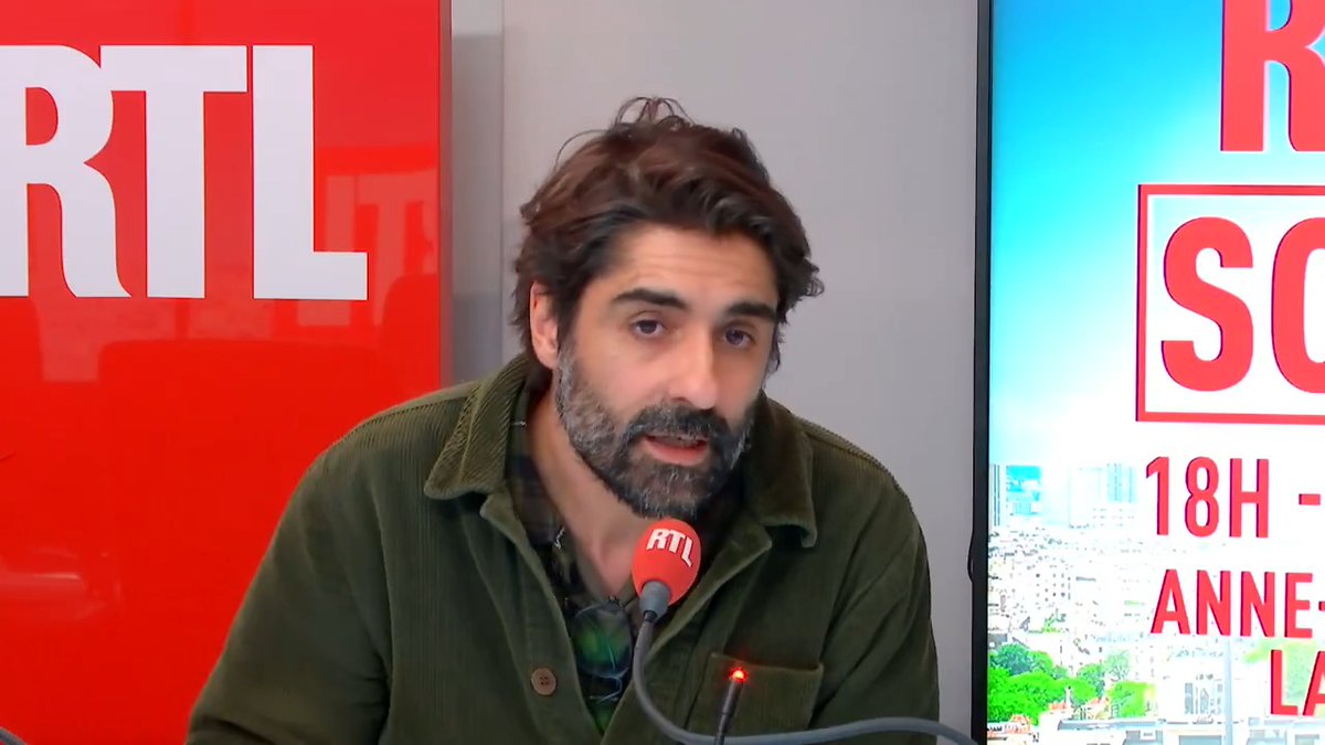 La fille de Jack Lang sur le testament d'Epstein : "Ce document est dingue, une quarantaine de bénéficiaires mais plusieurs noms ont été caviardés" Fabrice Arfi, journaliste et co-responsable du pôle "enquêtes" de Mediapart, au micro d'Anne-Sophie Lapix #RTLSoir