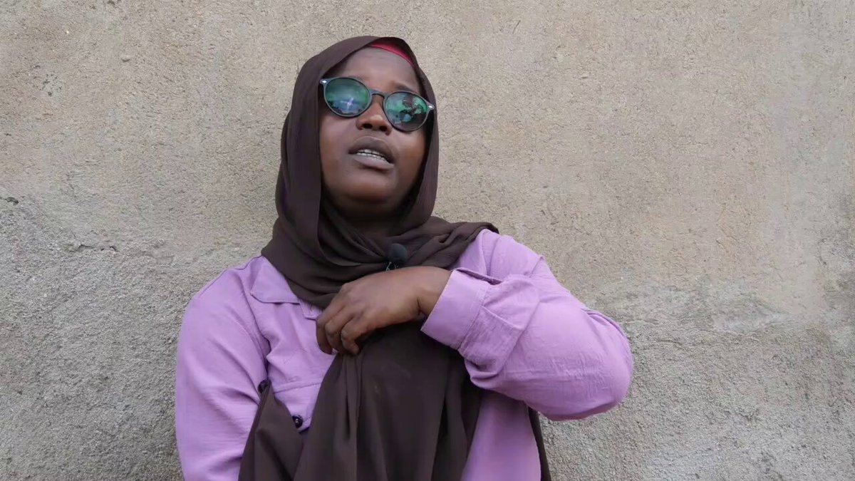 #RwOT Uwimana Aisha, utuye mu Murenge wa Nyamirambo Nyarugenge District , aratabaza asaba ubutabazi kubera guhozwa ku nkeke n’uwahoze ari umugabo we batandukanye witwa Nkunzimana Issa. kugeza ubwo amubwira ko ngo azamwica bigafata ubusa.Ayo makimbirane yatumye abana basigara batitaweho, kugeza n’aho batakiga kubera kutishyurirwa amafaranga y’ishuri. Uyu mugabo yihakanye uwo mugore n’abana, avuga ko atabazi.Umuganwa Sarah wamamaye muri filime y’uruhererekane ya Seburikoko nka Mutoni kuri ubu wigaruriye umutima wuyu Mugabo ubwo twakoraga iyi nkuru yaduhamagaye avuga ko aba bana kugirango bishyurirwe ishuli ari uko nyina yabarekura akaba ariwe ubarera ese ibi birakwiye ?ko abana batandukanywa na nyina bakarerwa na Mukase ? @btntvrwanda Rwanda Investigation Bureau City of Kigali UNICEF Rwanda Emma Claudine MURWANASHYAKA Evariste Office of the PM | Rwanda Rwanda National Police Oswald Oswakim Ministry of Local Government | Rwanda Billy P. Rwothungeyo