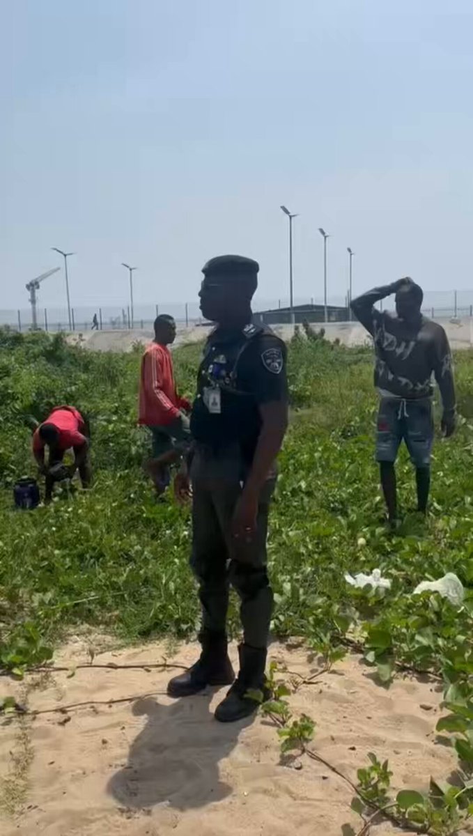 At about 9am this morning , the Lagos State Environmental Taskforce continued the clean-up operation on the new Coastal Road, clearing wooden sheds behind Eko Hotel where miscreants and destitute were living. The sheds were removed and taken away by the enforcement team, restoring sanity to the area. Our operatives will continue monitoring to prevent their return. #ZeroToleranceLagos