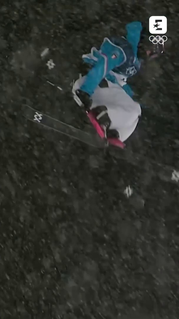 Tabanelli alza subito l’asticella! La 18enne fuoriclasse azzurra inizia la grande la finale del Big Air con una grande prima run da 90 punti e che le vale il terzo posto momentaneo! Forza Flora