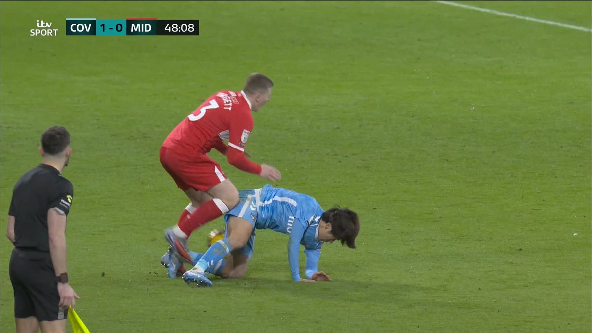 Have no idea how this was a yellow card 🤷♂️