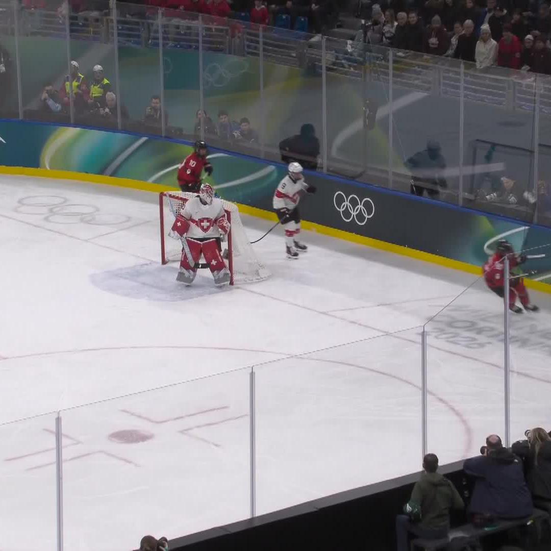 EXTEND. THAT. RECORD. Marie-Philip Poulin puts another goal home.
