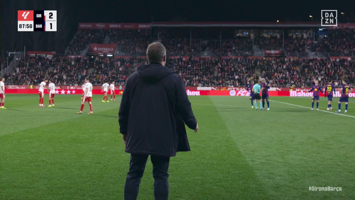 La reacción de Hansi Flick y de los jugadores del Barça tras el gol concedido al Girona #LALIGAenDAZN ⚽