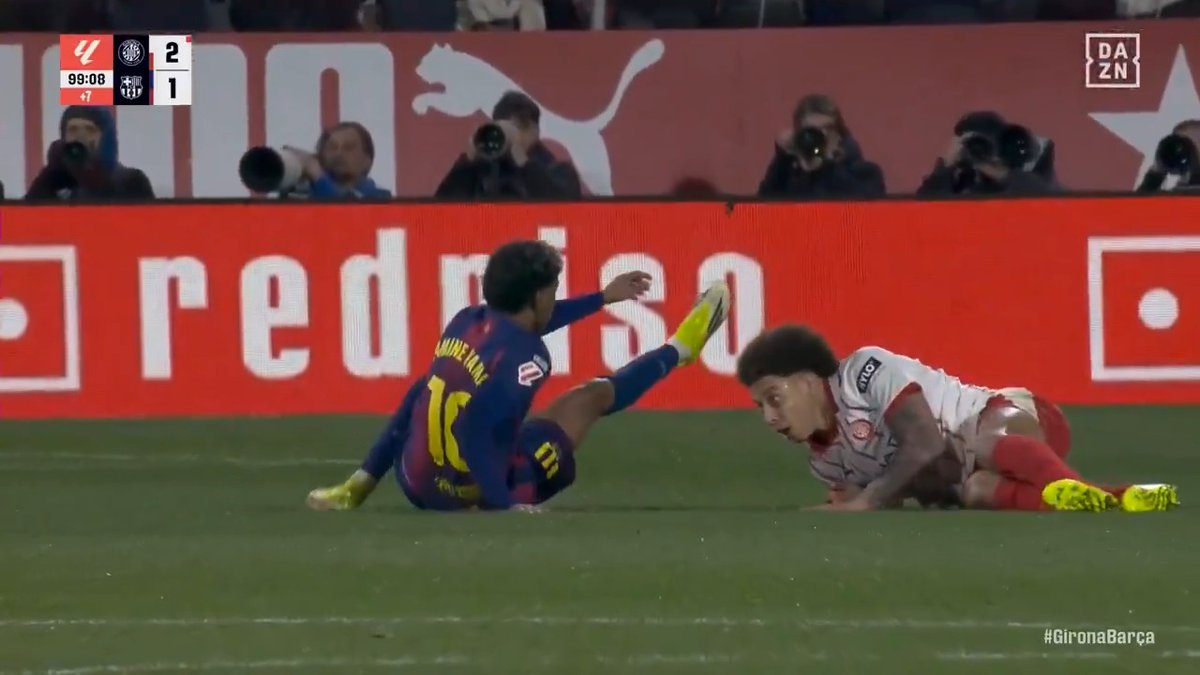 😳 | Axel Witsel voulait s'assurer que Lamine Yamal ne passe pas. 👀🛑 #GironaBarça