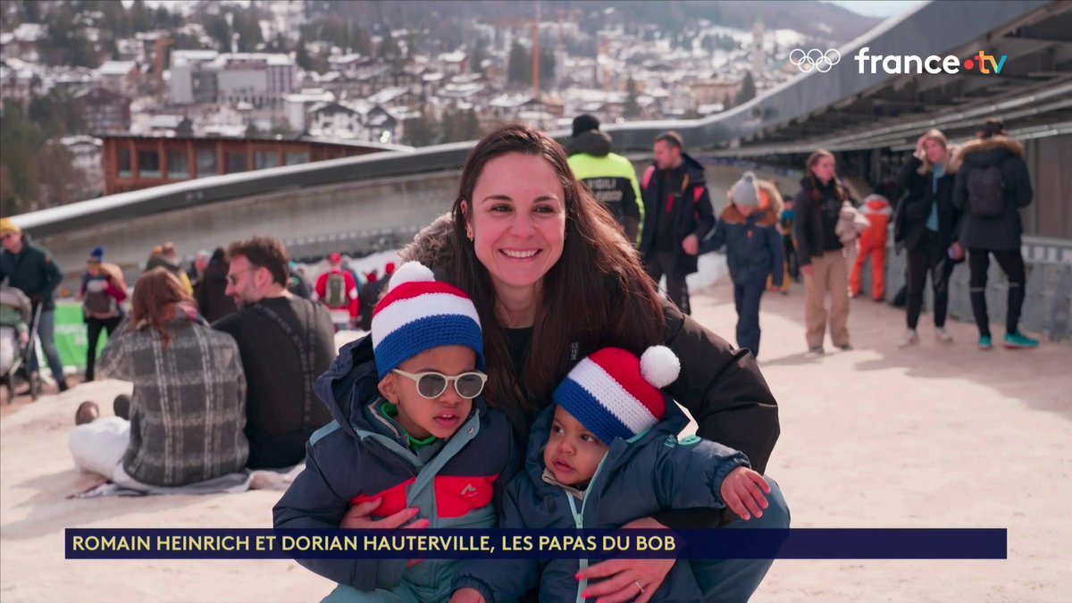 ❄️ #MilanoCortina2026 | 🇫🇷👶 Romain Heinrich et Dorian Hauterville, les papas du bob ! Les deux bobeurs français peuvent compter sur leurs enfants, les plus fidèles des supporters ! 📺 JO club en direct :