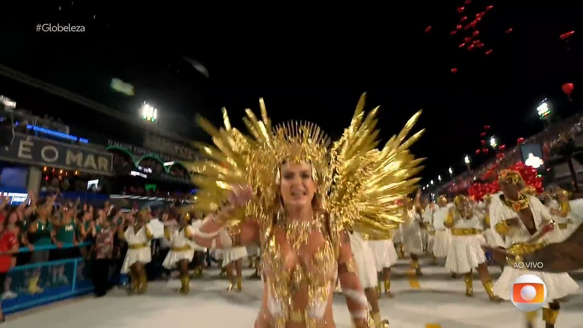 A rainha da Mocidade Fabíola Andrade. Como samba! Nasceu pra isso. Uma das melhores já vistas. Você vê o DNA em suas veias. A desenvoltura, é algo fantástico. #Globeleza