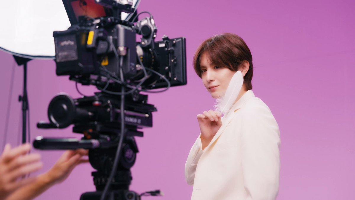 / #ルミマット x #山田涼介 さん 撮影の裏側を公開中 👀 \ メイキング映像でしか見れない、様々な表情に注目! 1日中 #ルミマット ファンデを使用して撮影しました🪽 まさに素肌美爆盛れ😍😍 アンバサダー就任コメントもいただけたので、最後までお見逃しなく🍓 #メイベリンx山田涼介