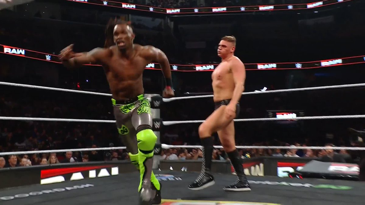 How did Je’Von Evans kick out of that Gunther powerbomb?!? 🤯