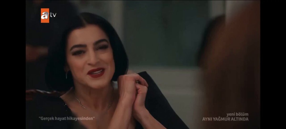 ATV'de yayınlanan ve Hülya Avşar’ın başrol olduğu dizide domuz eti sahnesi gündem oldu. -Sen bize domuz mu yedirecektin? Hadsiz. Utanmazsın. +Ben de yemem ama yiyene de saygı duyarım. Biz başkaları gibi hoşgörüsüz değiliz.
