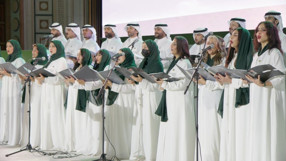 من نشيد رافق بدايات البرنامج الإعدادي لخدمات النقل الجوي في أواخر ستينيات القرن الماضي، إلى أداء يُقدَّم اليوم بلحن مبتكر… نشيد تخرّج #الخطوط_السعودية يختصر تاريخًا نفخر به، ومستقبلًا تصنعه كوادرنا #رأس_مالنا_كوادرنا