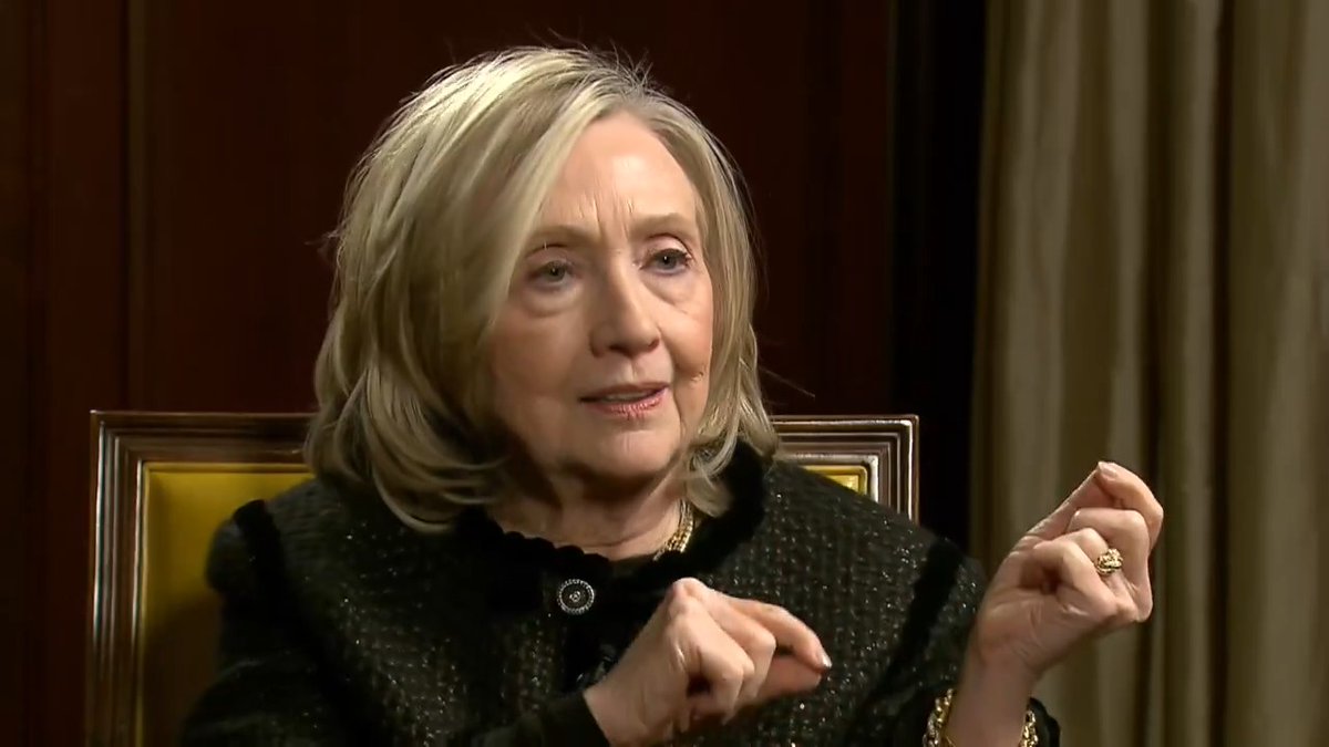 📺 Hillary Clinton spricht mit Sandra #Maischberger u.a. über die Rollen Europas und der #USA in der #NATO, den Krieg in der Ukraine, Jeffrey #Epstein sowie ihre Erfahrungen mit der Deutschen Bahn. Das ganze Interview morgen um 22:50 im Ersten & heute nachmittag in der Mediathek!
