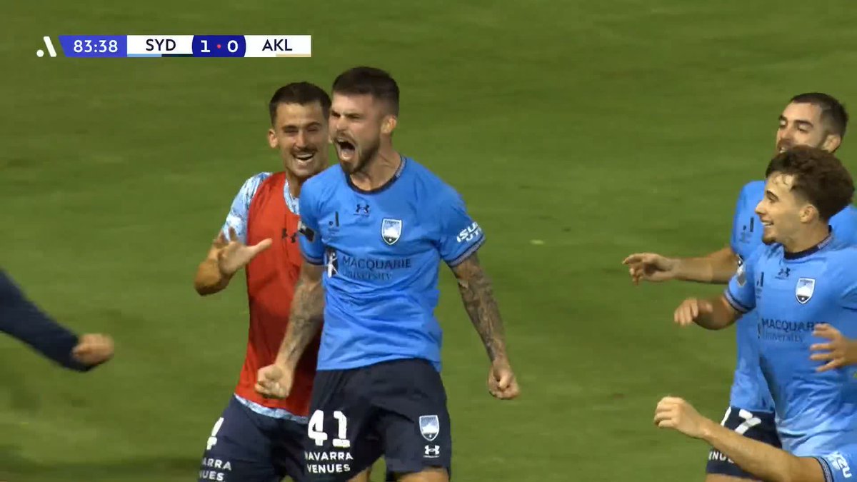 ¡Asistencia de Piero Quispe en Australia! El volante peruano se hizo presente en el empate del Sydney FC ante el Auckland FC y dio su tercera asistencia en la A-League 🇦🇺.