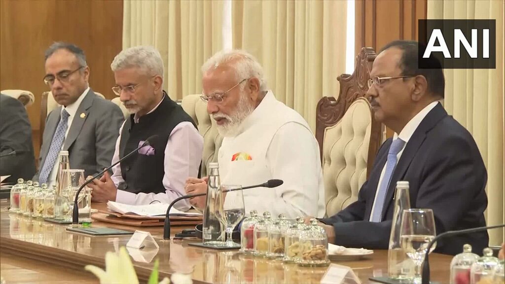 #WATCH | Prime Minister Narendra Modi holds delegation-level talks with French President Emmanuel Macron at the Lok Bhavan in Mumbai (Source: DD/ANI)