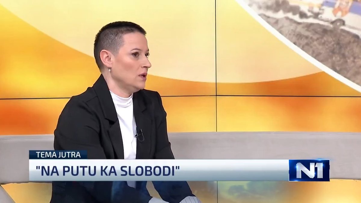 Policajka iz Valjeva Katarina Petrović objavila je knjigu „Na putu ka slobodi“ u kojoj je opisala šta ju je motivisalo da Mariniki Tepić dostavi izveštaj o Nikoli Petroviću koji je izazvao sudar svojim automobilom „meklaren“, kao i kako su protekli dani u pritvoru i susret sa Valjevcima kada je iz njega izašla. Petrović za #NoviDan sa Natasa Miljkovic kaže da je to bio najbolji primer koji je mogla da izabere da pokaže da je pravda selektivna. „Mogu da vas zatvore u metar sa metar, ali ako duboko u sebi osećate pravdu, slobodu, potrebu za pravednim životom, onda ste slobodni bilo gde. Znala sam da nisam kriva i bilo mi je značajno da moja porodica zna da sam dobro. Čini mi se i u kutiju da me zatovre, ako u sebi imam osećaj slobode to mi ne mogu oduzeti“, kazala je.