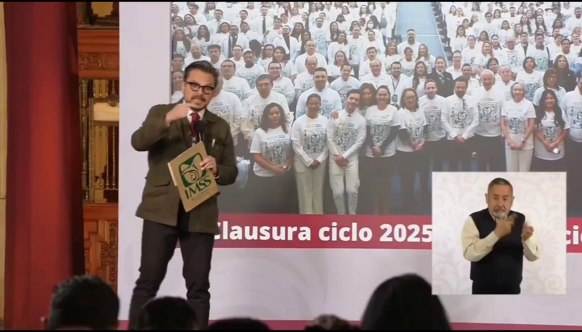 ¡ Sopas ! A Zoé Robledo lo traicionó el subconsciente. ¡ Iba a decir CHAIROS ! Hablando de los estudiantes de medicinas que inician una especialidad médica. "Ese mismo día entran los CHAI... los chicos.." Disfruten... 👇