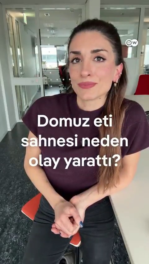 "Aynı Yağmur Altında" dizisindeki domuz eti sahnesi tartışma yarattı Peki, kurgu diziler neden gerçek krizlere yol açıyor? "Din, beden ve milli kimlik; Türkiye'de yüksek voltajlı alanlar..."